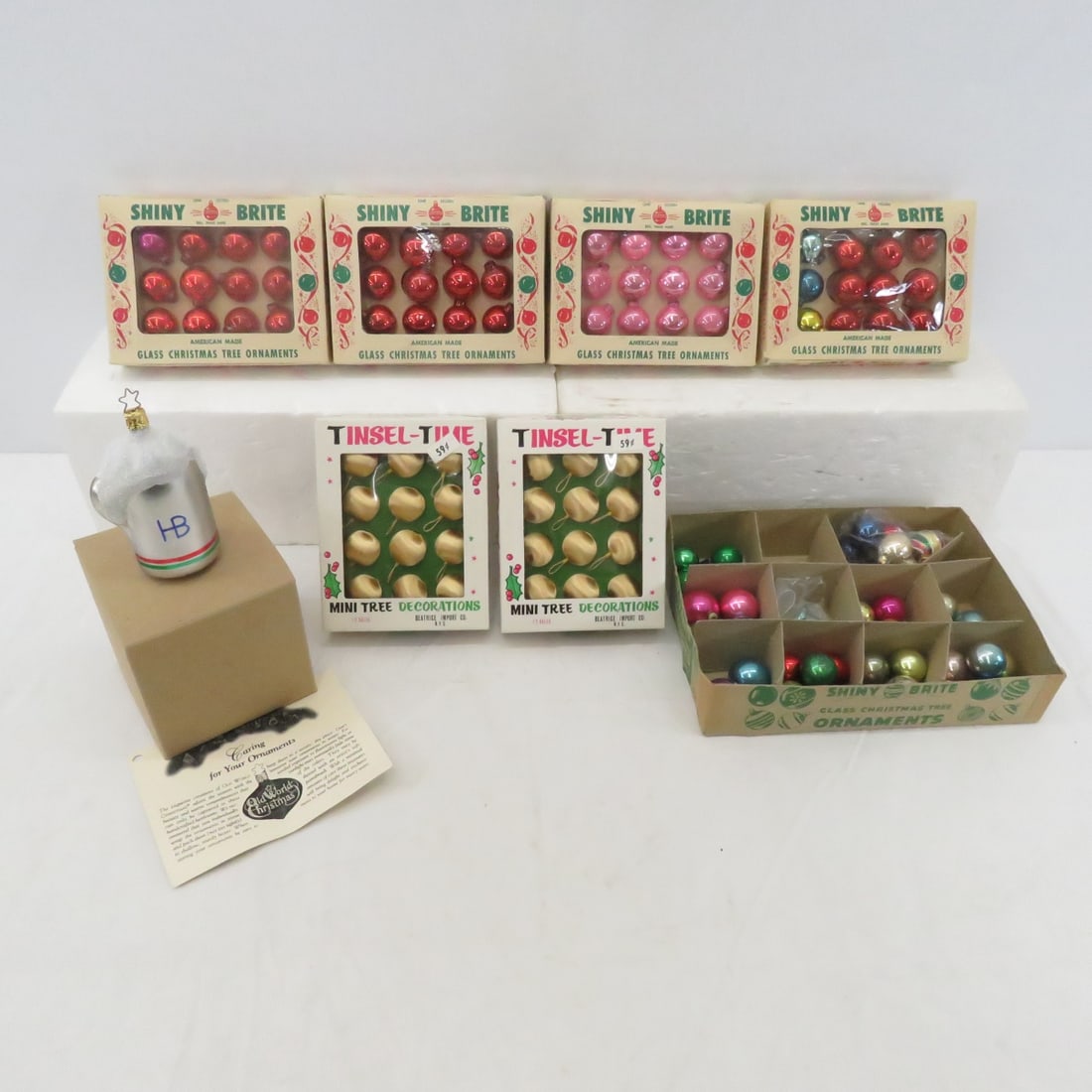 Shiny Brite & Other Vintage Christmas Ornaments: Shiny Brite & Other Vintage Christmas Ornaments - Some With Boxes Please read terms & conditions and ask questions before bidding.