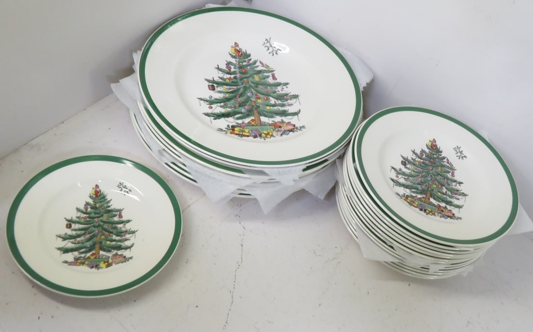 12 Spode Christmas Tree Dinner Plates and more (1 of 8)