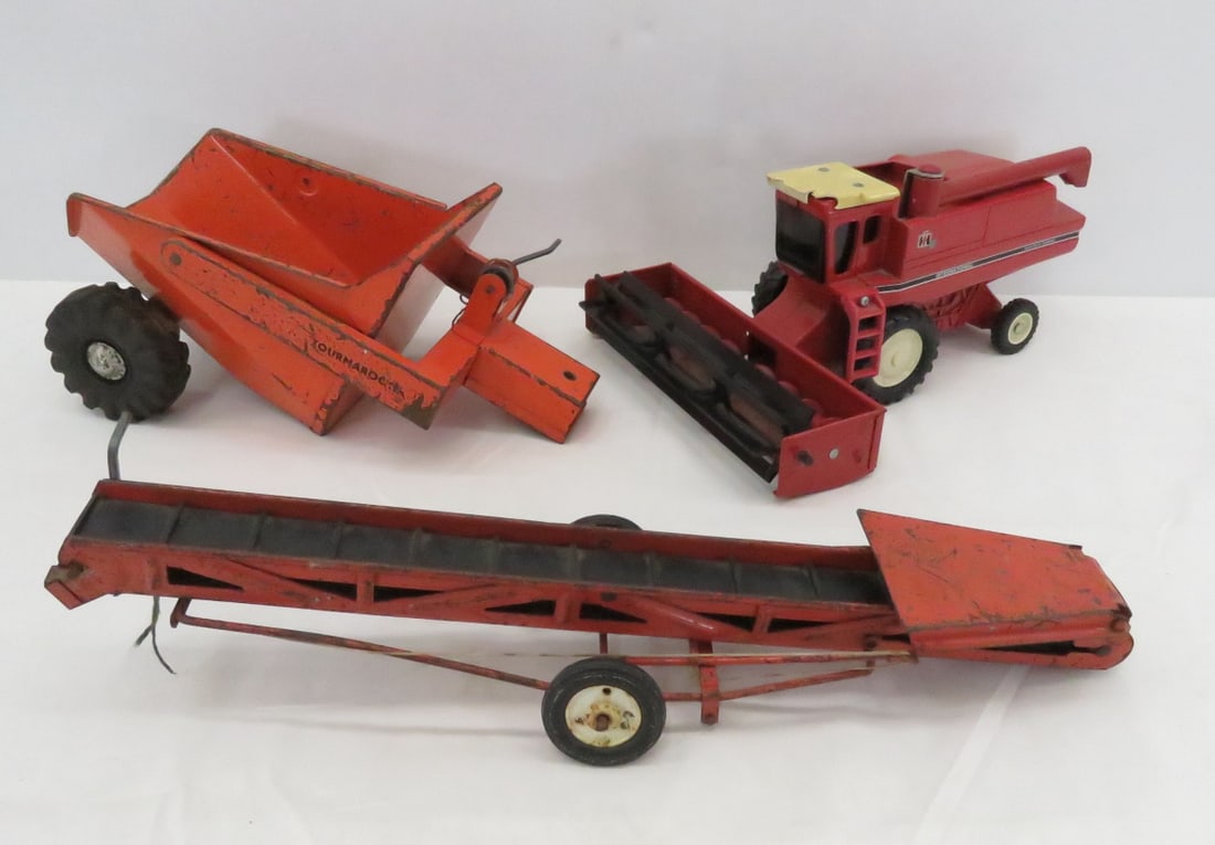 Ertl IH Diecast Combine & More (1 of 20)