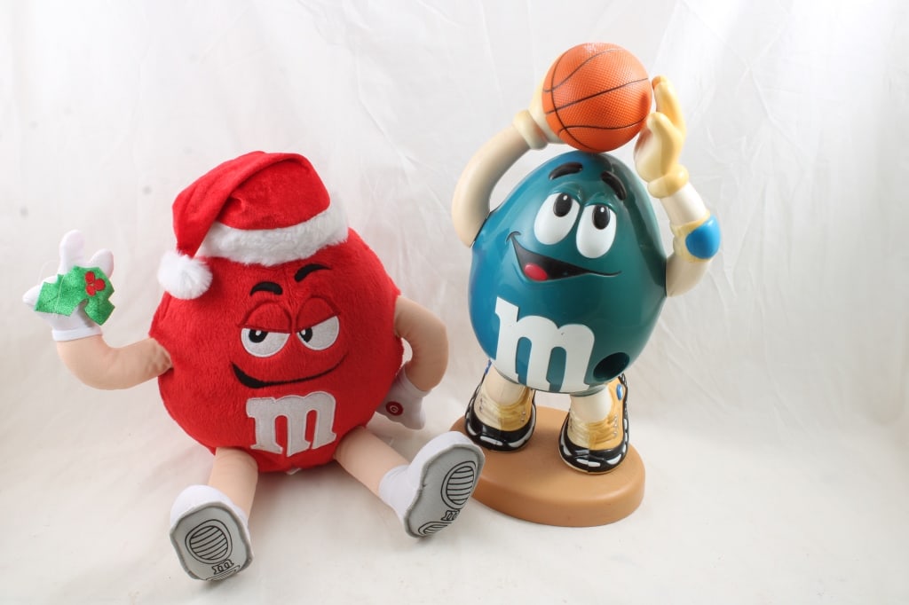 M&M's Candy Santa Plush Plays Jingle Bell Rock: M&M's Candy Santa Plush Plays Jingle Bell Rock - Basketball Player Peanut M&M Blue Dispenser. M&M Plush Santa plays Jingle Bell Rock & Vibrates. As pictured. Please ask questions and read terms & cond