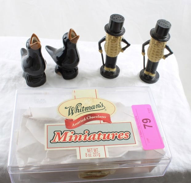 Pair of Black Pie Birds, Mr Peanut S&P Shakers (1 of 10)