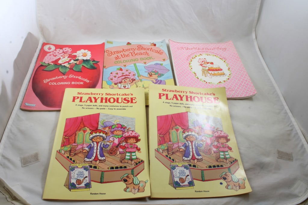 Strawberry Shortcake's Paper Dolls, Color Books (1 of 20)