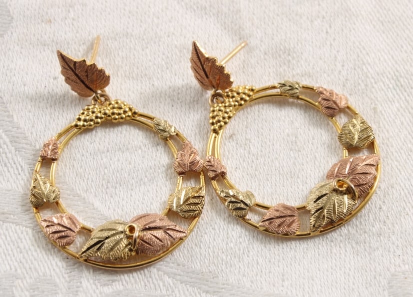 10kt Gold/Rose Gold Earrings 3.7 Grams - no backs (1 of 7)