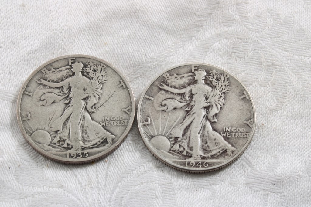 2 Walking Liberty Half Dollars 1935 & 1946 (1 of 5)