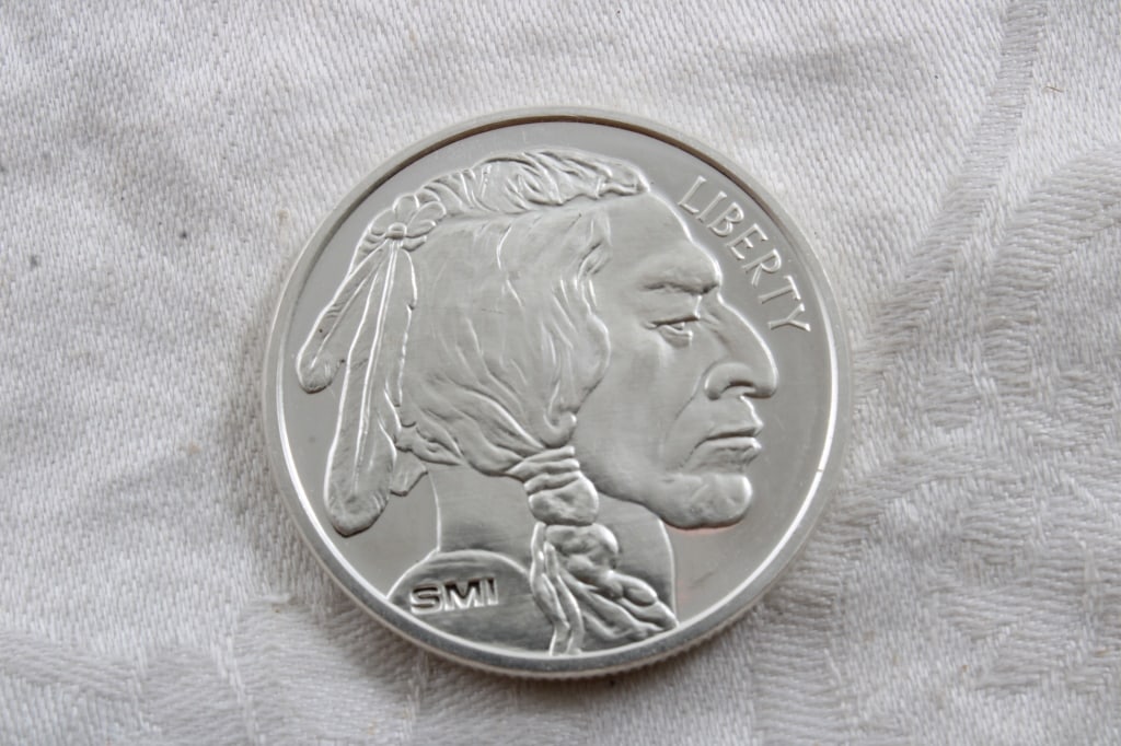 .999 One Troy Ounce Fine Silver Round (1 of 2)