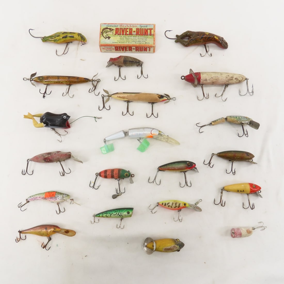 Heddon & Other Vintage Fishing Lures: Heddon & Other Vintage Fishing Lures - Please ask questions and read terms & conditions before bidding.