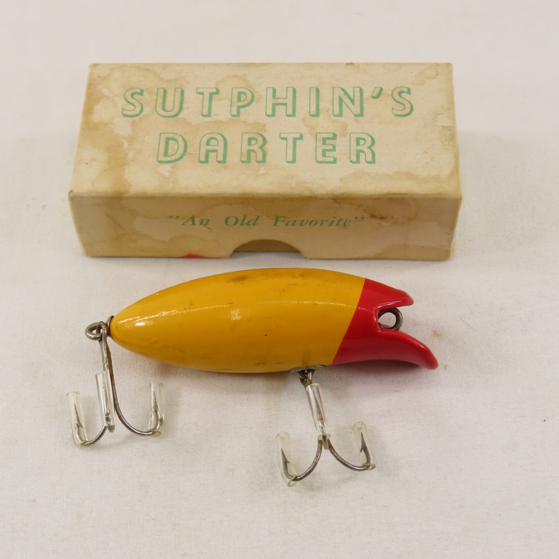 Vintage Sutphin's Darter Lure In Original Box: Vintage Sutphin's Darter Lure In Original Box - Please ask questions and read terms & conditions before bidding.