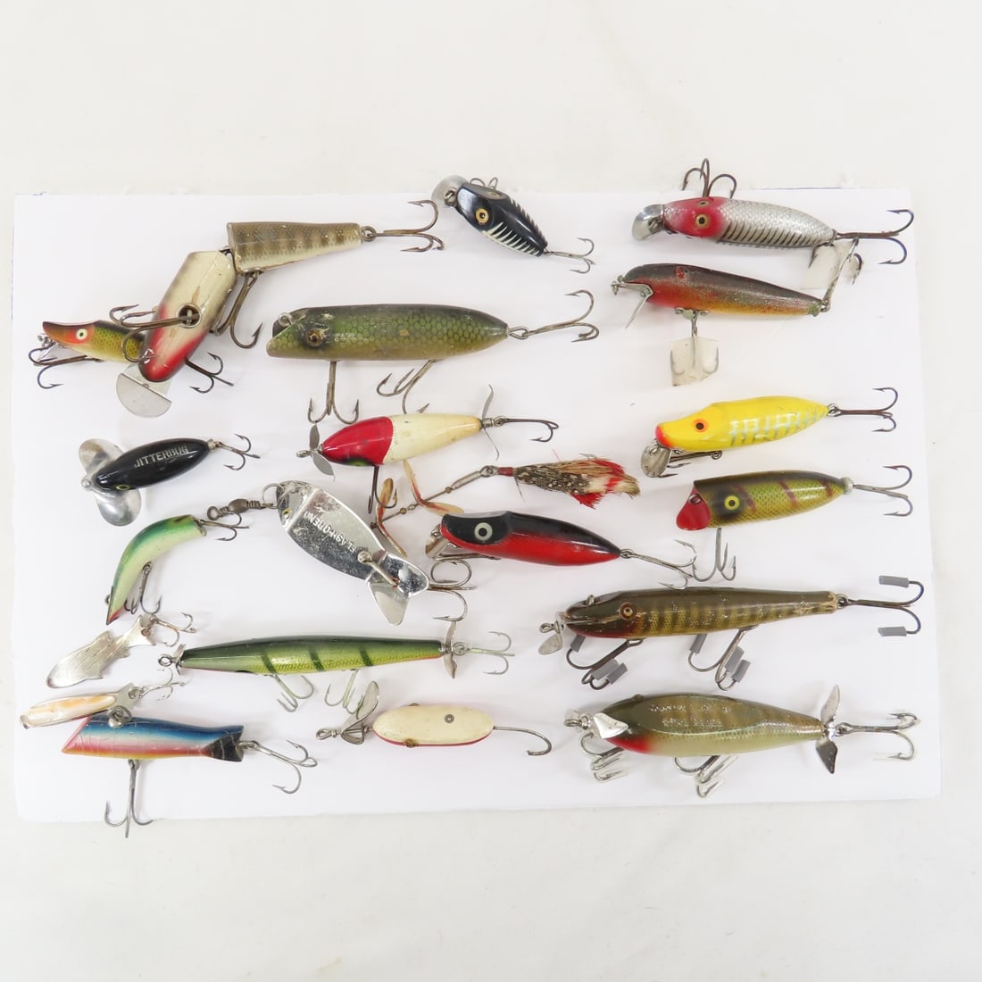 21 Vintage Fishing Lures Jitterbug, Flash-Oreno (1 of 16)