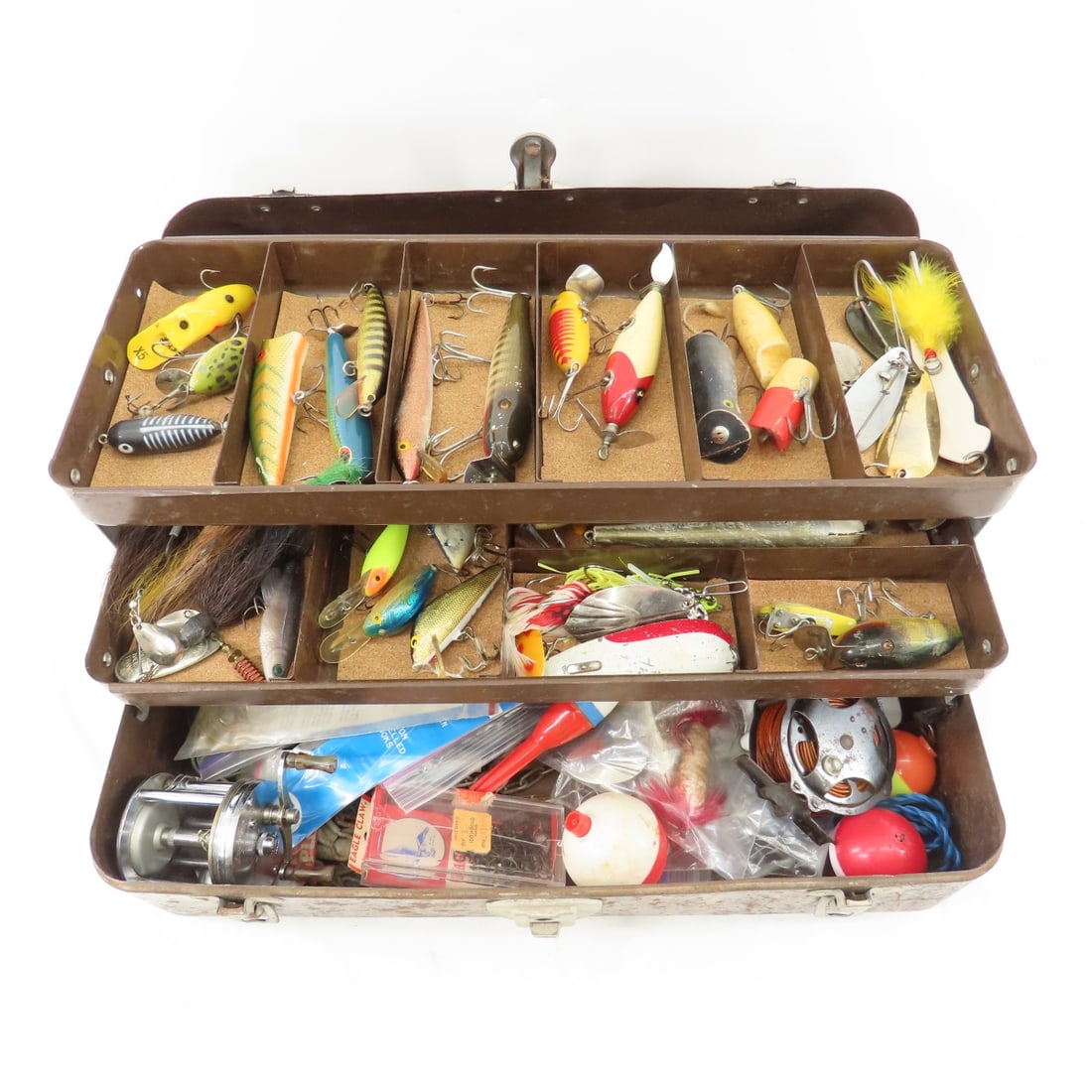 Vintage Tackle Box full of lures & gear (1 of 17)