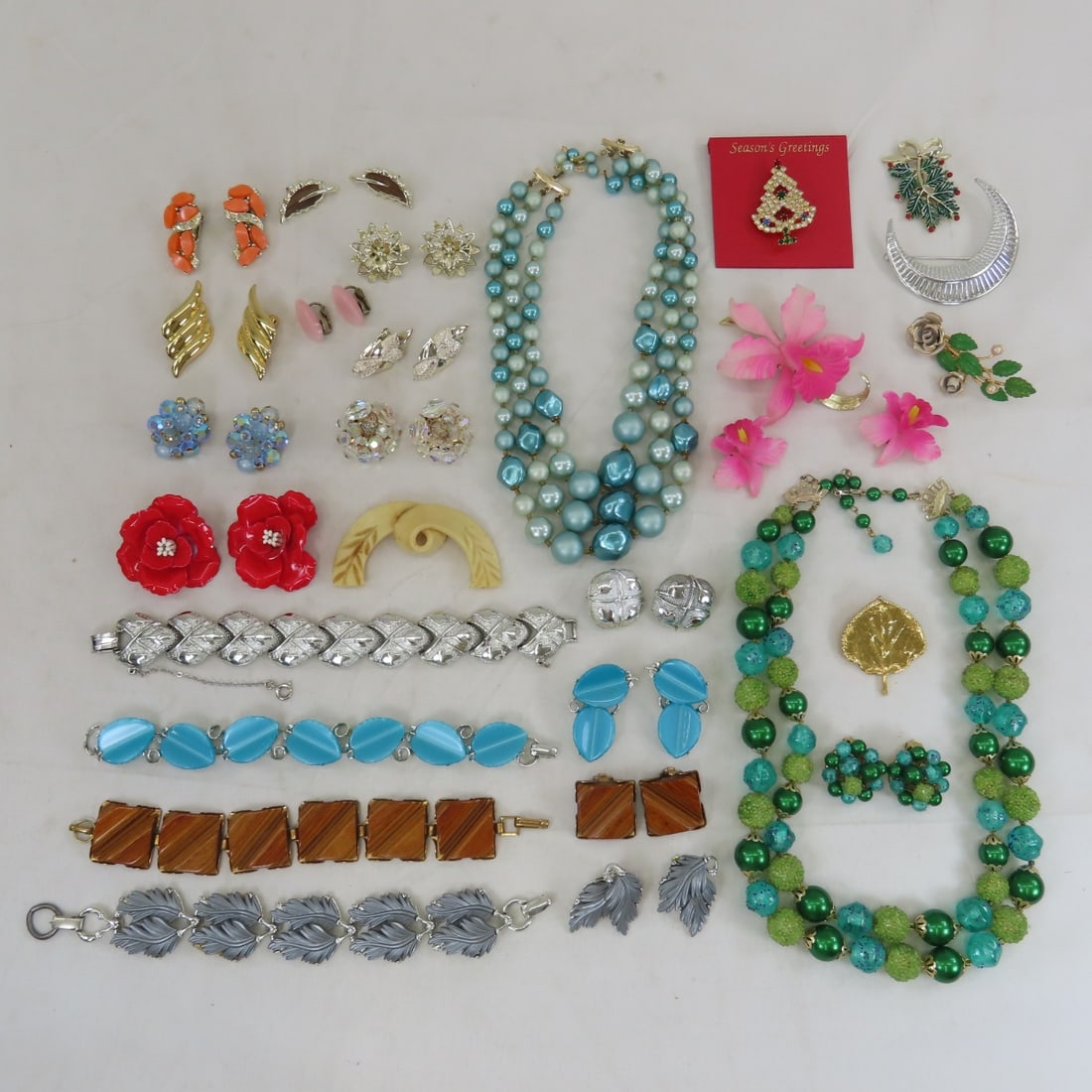 Coro, Coventry, Lisner & Other Vintage Jewelry: Coro, Coventry, Lisner & Other Vintage Jewelry - Please ask questions and read terms & conditions before bidding.
