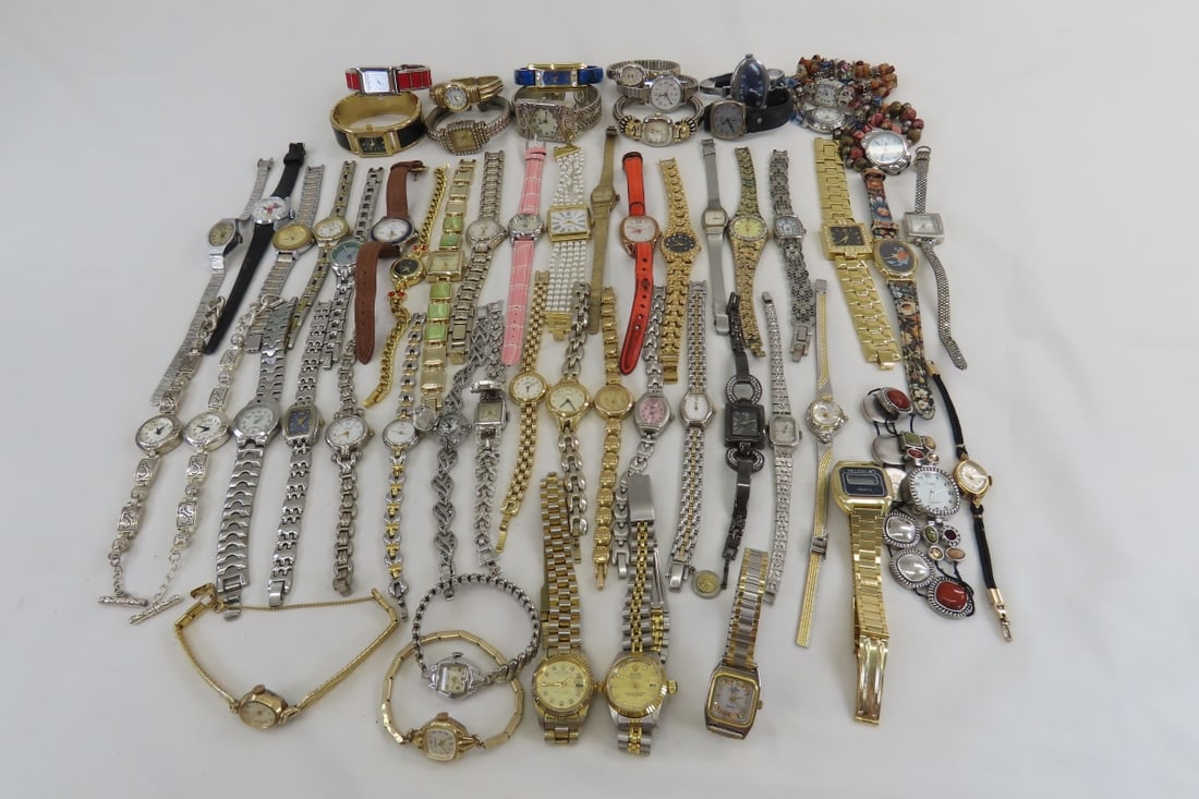 50+ Fashion Watches - Seiko, Caravelle, Fossil: 50+ Fashion Watches - Seiko, Caravelle, Fossil -all need batteries or don't work Please ask questions and read terms & conditions before bidding.
