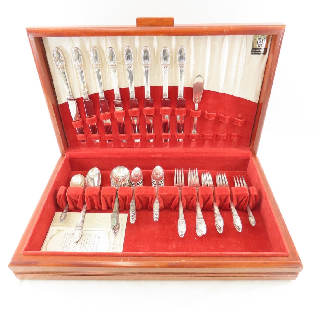 53 Piece Set 1847 Rogers Bros First Love Flatwear (1 of 12)