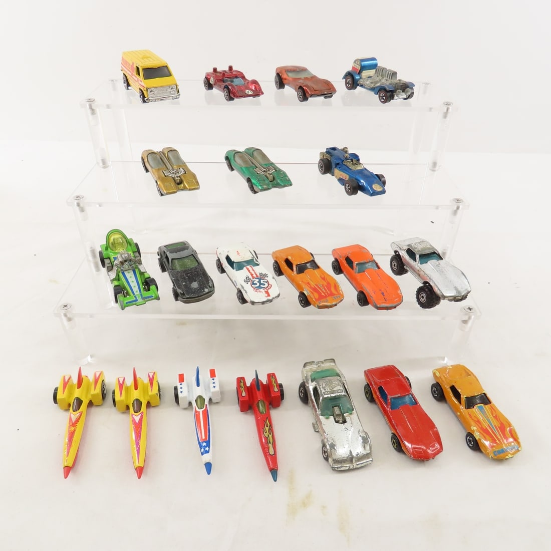 20 Vintage Hot Wheels Cars 7 Are Red Lines: 20 Vintage Hot Wheels Cars 7 Are Red Lines -The Rest Are Black Walls Please ask questions and read terms & conditions before bidding.