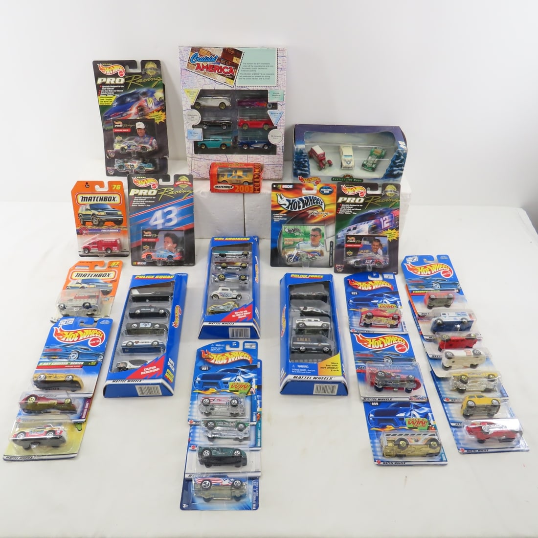 Hot Wheels & Matchbox Cars & Sets (1 of 12)