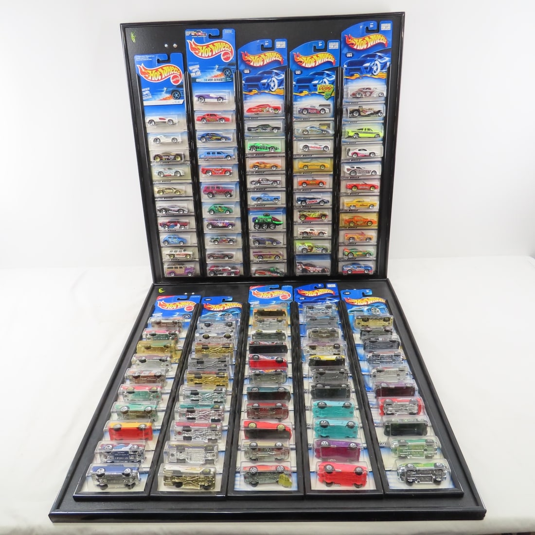 104 Hot Wheels & Matchbox Diecast Cars Carded: 104 Hot Wheels & Matchbox Diecast Cars Carded -On Frames Please ask questions and read terms & conditions before bidding.