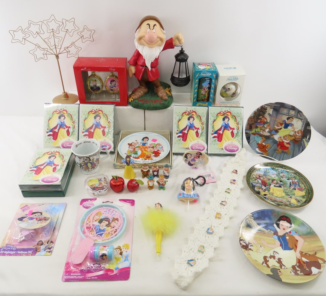 Snow White Collectibles, Christmas Cards (1 of 20)