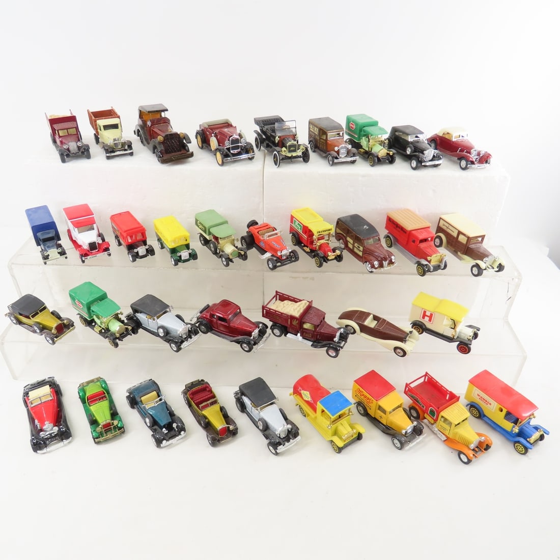35 Old Fashioned Diecast collector cars: 35 Old Fashioned Diecast collector cars -a few have minor damage Please ask questions and read terms & conditions before bidding.