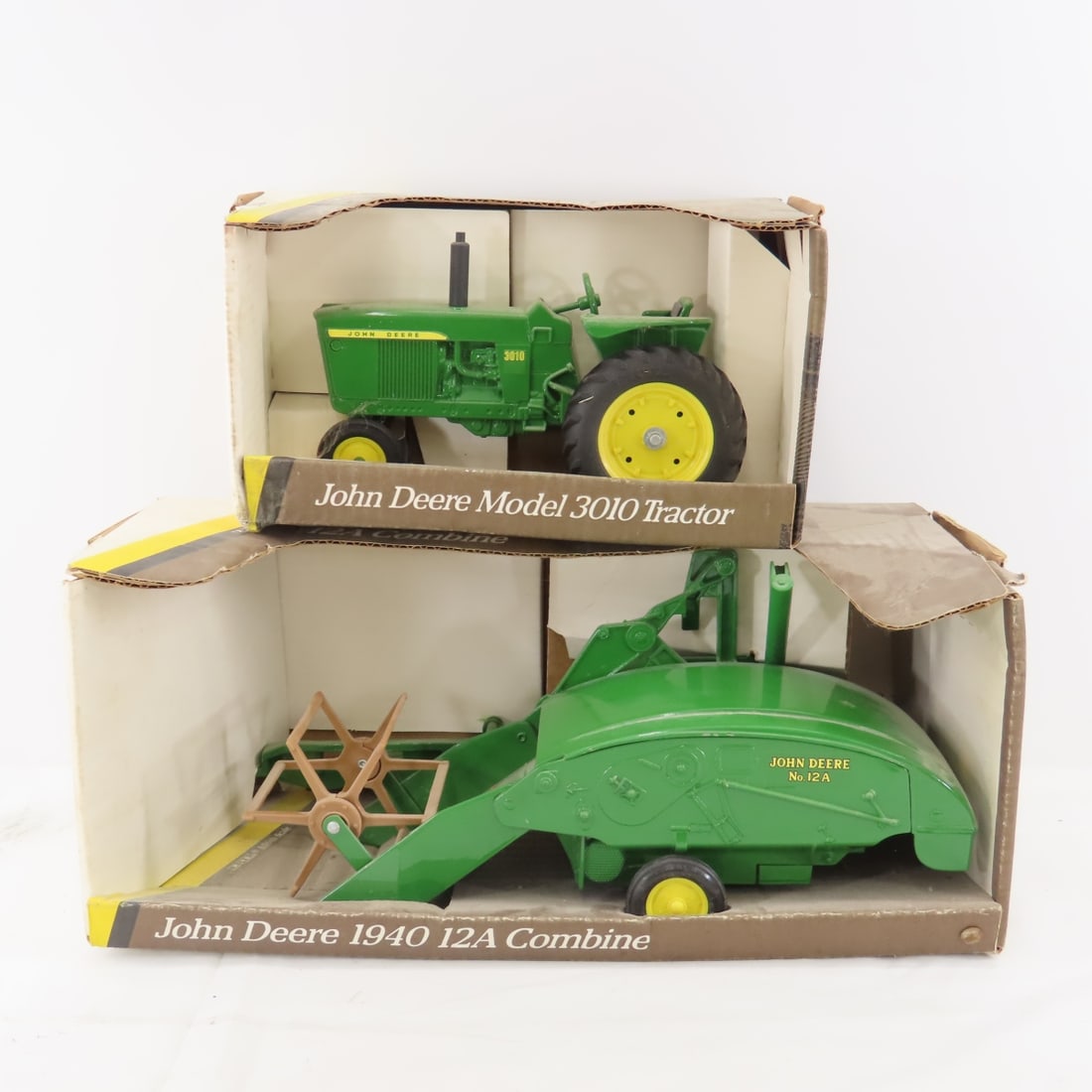 ERTL John Deere tractor & combine with boxes (1 of 14)