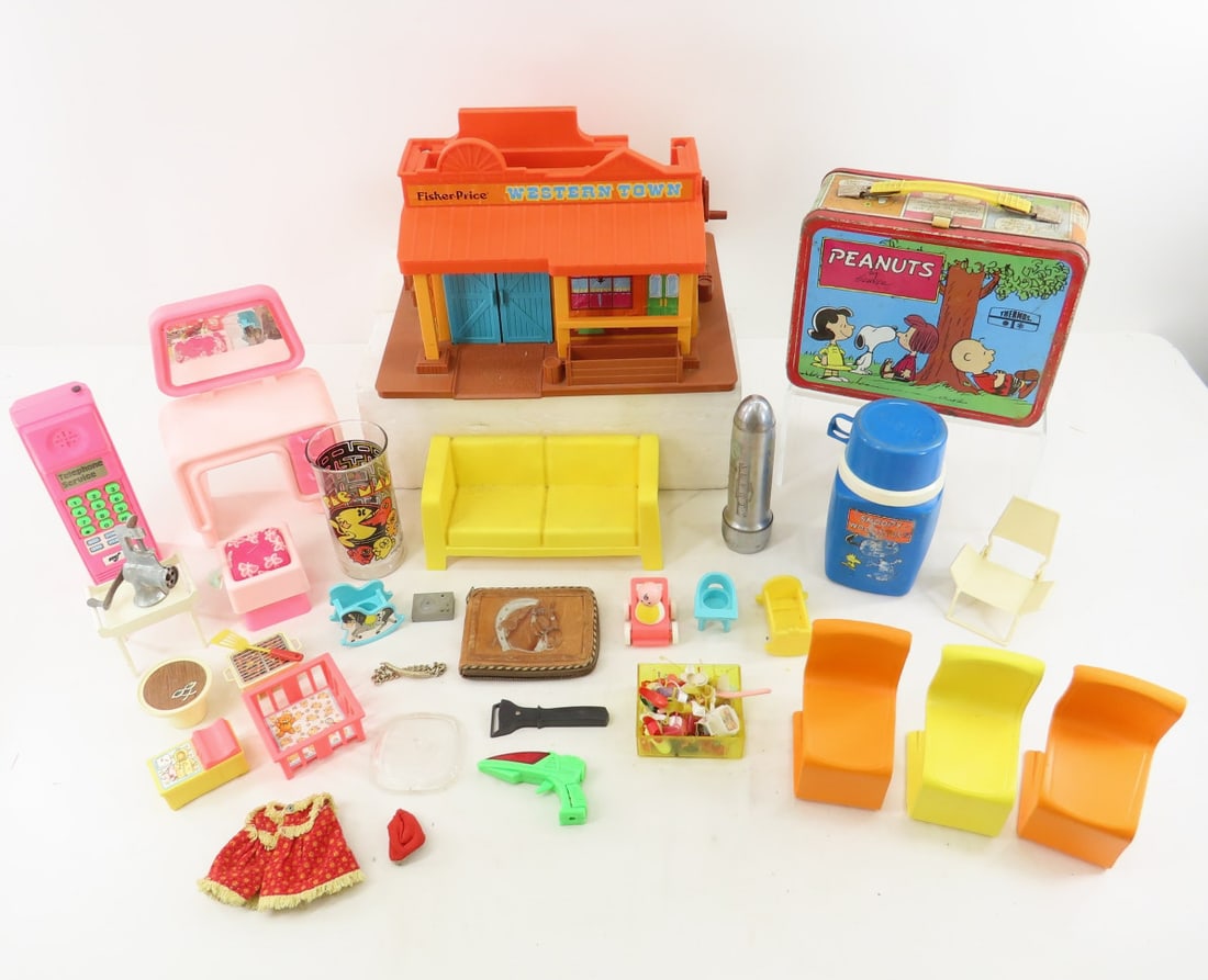 Peanuts Lunchbox & Thermos, Doll Furniture (1 of 15)