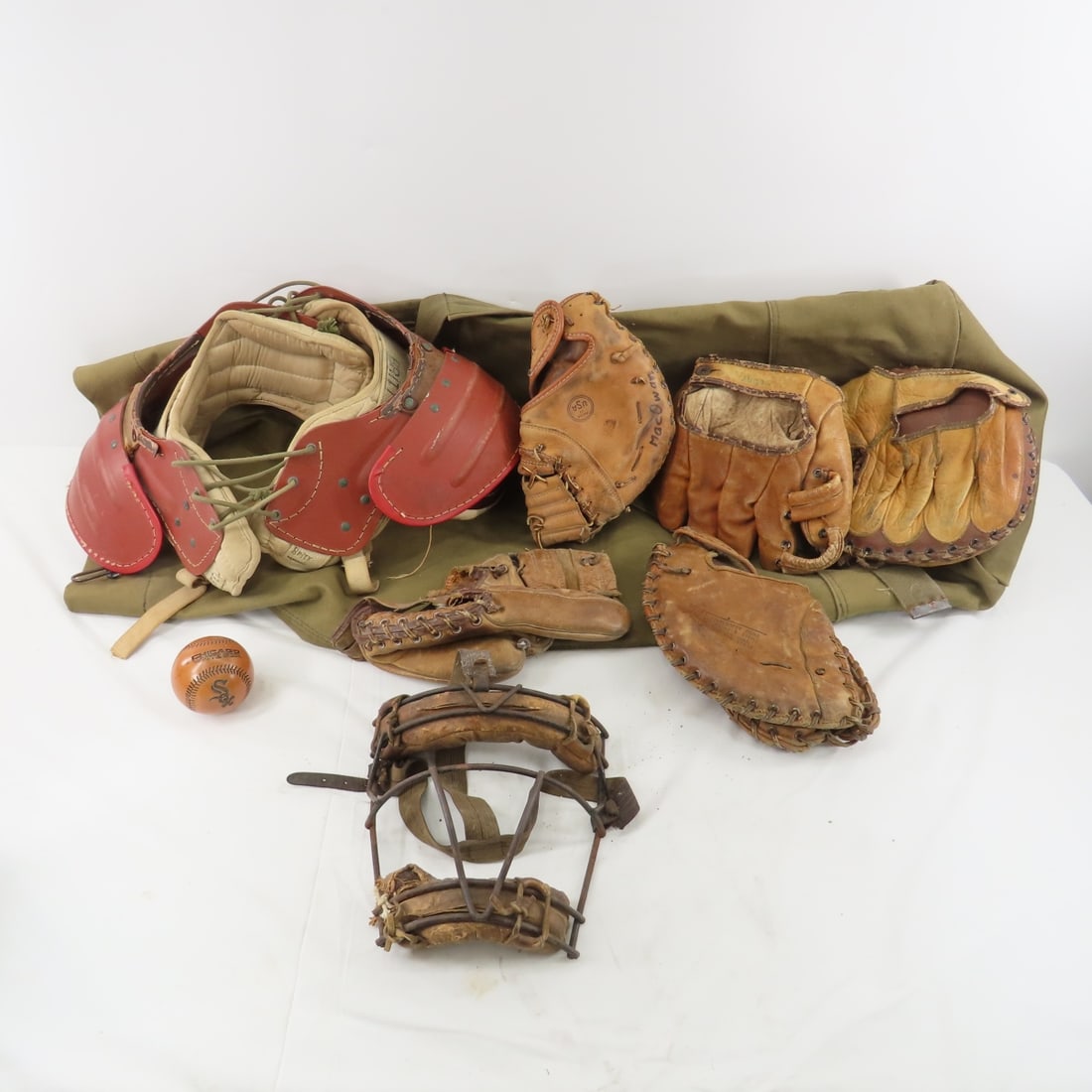 Vintage Baseball Gloves, Gear & Military Bag (1 of 19)