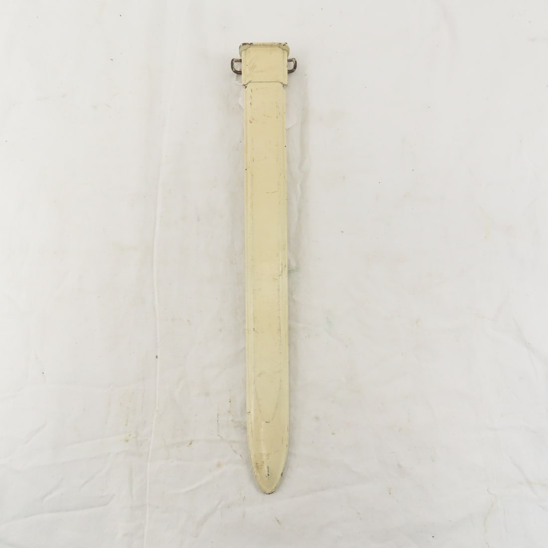 US M3 16inch bayonet scabbard: US M3 16inch bayonet scabbard - Metal looks to be marked USN MK1 under paint Please ask questions and read terms & conditions before bidding.