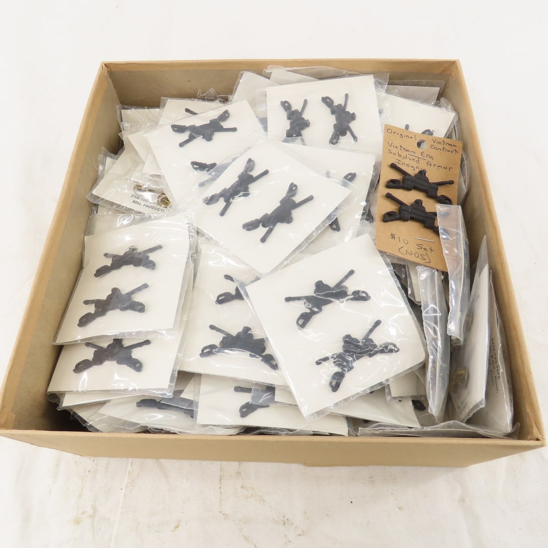 Vietnam Era Subdued Armor Insignia: Vietnam Era Subdued Armor Insignia - New Old Stock Please ask questions and read terms & conditions before bidding.