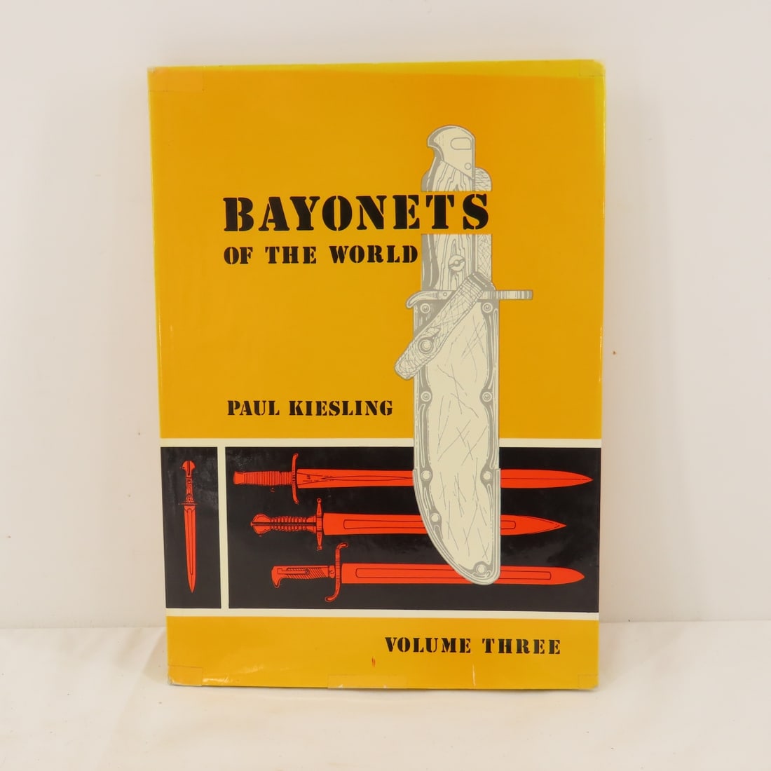 Bayonets of the World - Volume 3: Bayonets of the World - Volume 3 - Set of 4 books Please ask questions and read terms & conditions before bidding.