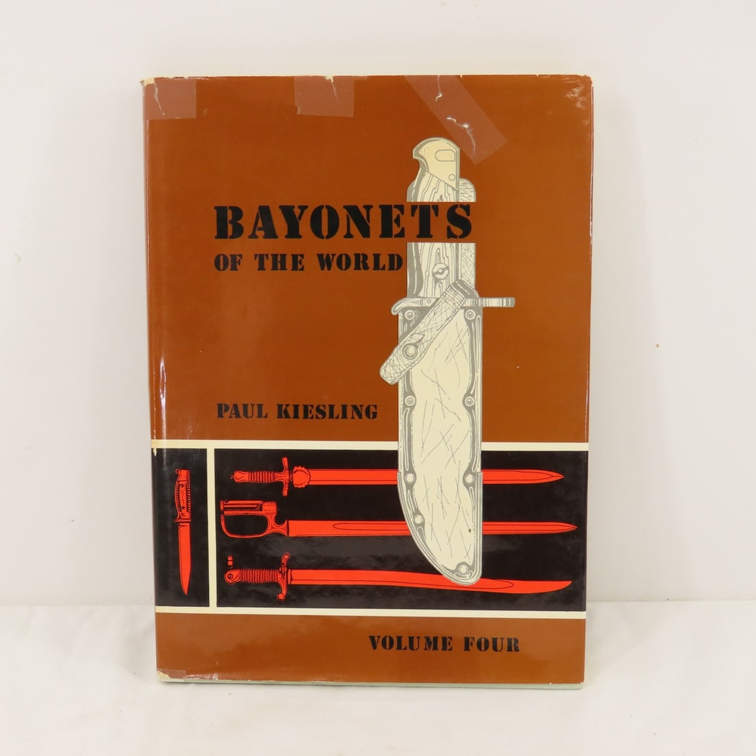 Bayonets of the World - Volume 4: Bayonets of the World - Volume 4 - Set of 4 books Please ask questions and read terms & conditions before bidding.