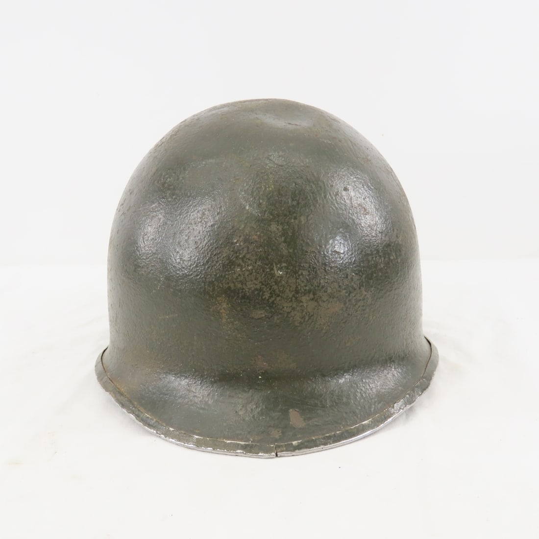 WW2 front seam swivel bale M1 helmet: WW2 front seam swivel bale M1 helmet - Painted dark green for use in Korea Please ask questions and read terms & conditions before bidding.