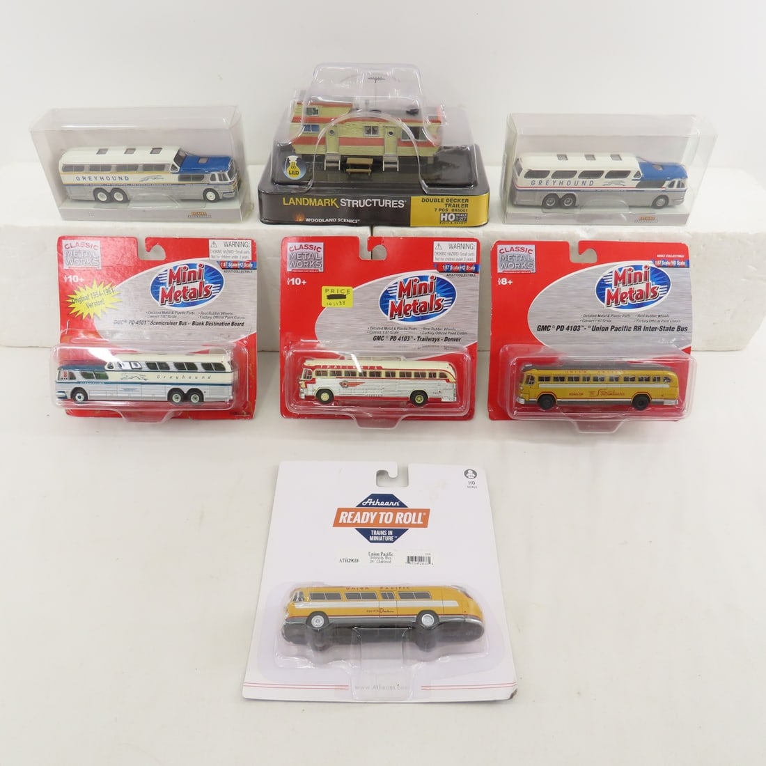 6 HO 1:87 Scale Buses & Trailer Model in Packages (1 of 9)