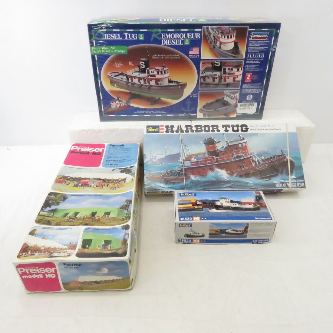 3 HO Scale Tug Boat & 1 Beer Tent Model Kits (1 of 20)