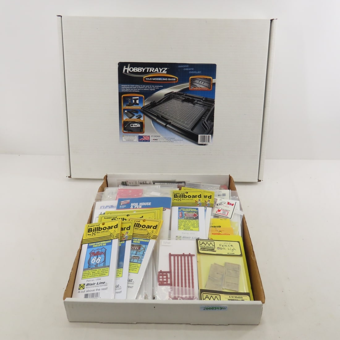 Hobby Trayz Modeling Base & HO Accessory Kits (1 of 12)