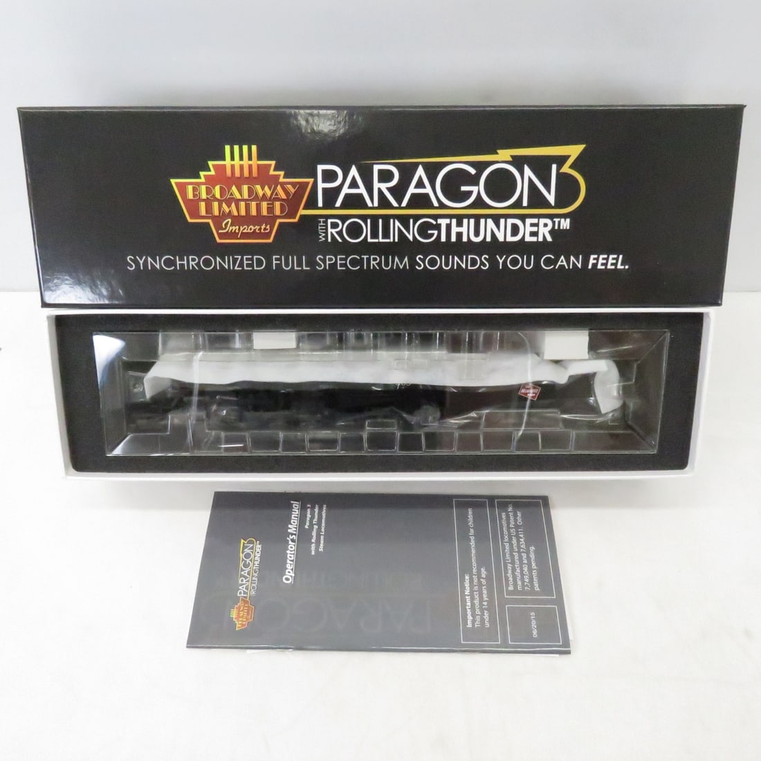Paragon with Rolling Thunder Locomotive 5549 NIB (1 of 4)