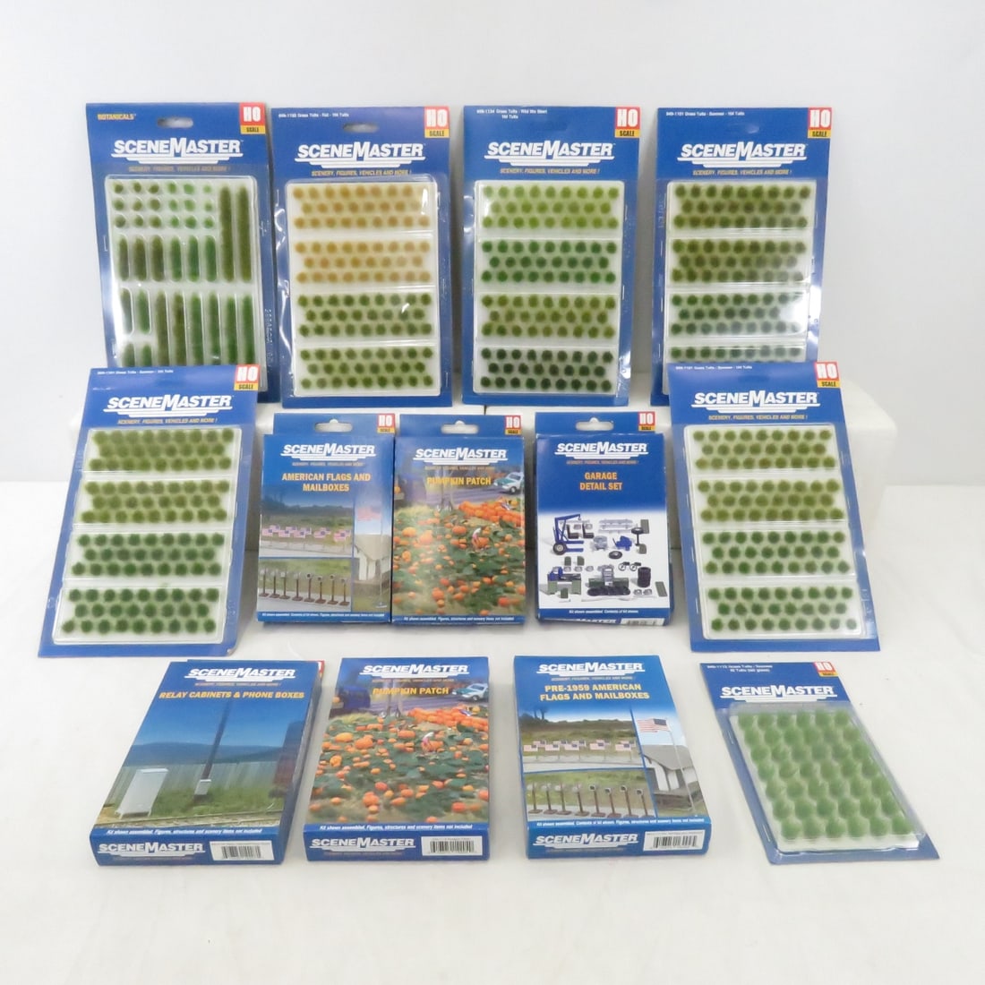 13 Walther HO Detail Kits NIP- grass & more: 13 Walther HO Detail Kits NIP- grass & more - Please ask questions and read terms & condition before bidding.