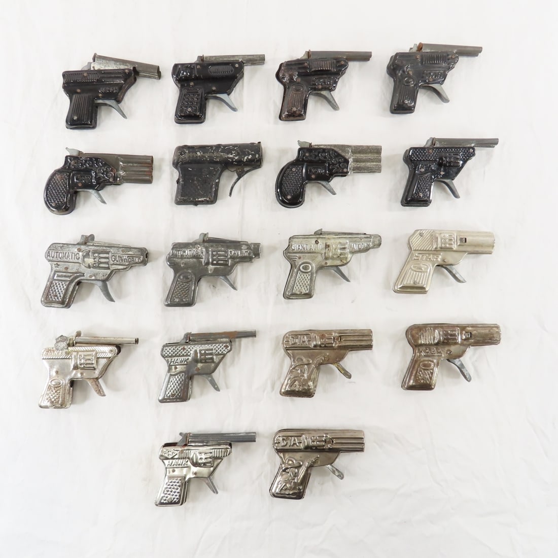 18 Vintage Metal Cap Guns- Star, Swallow, GunWorld: 18 Vintage Metal Cap Guns- Star, Swallow, GunWorld - some work- some need repair Please ask questions and read terms & conditions before bidding.