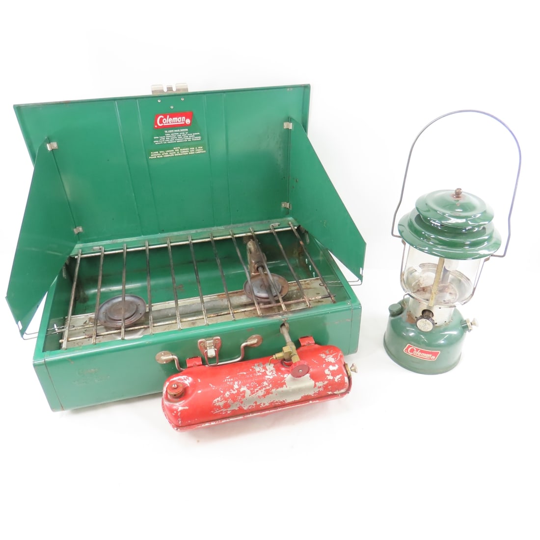 Coleman Lantern & Stove: Coleman Lantern & Stove - Please ask questions and read terms & conditions before bidding.