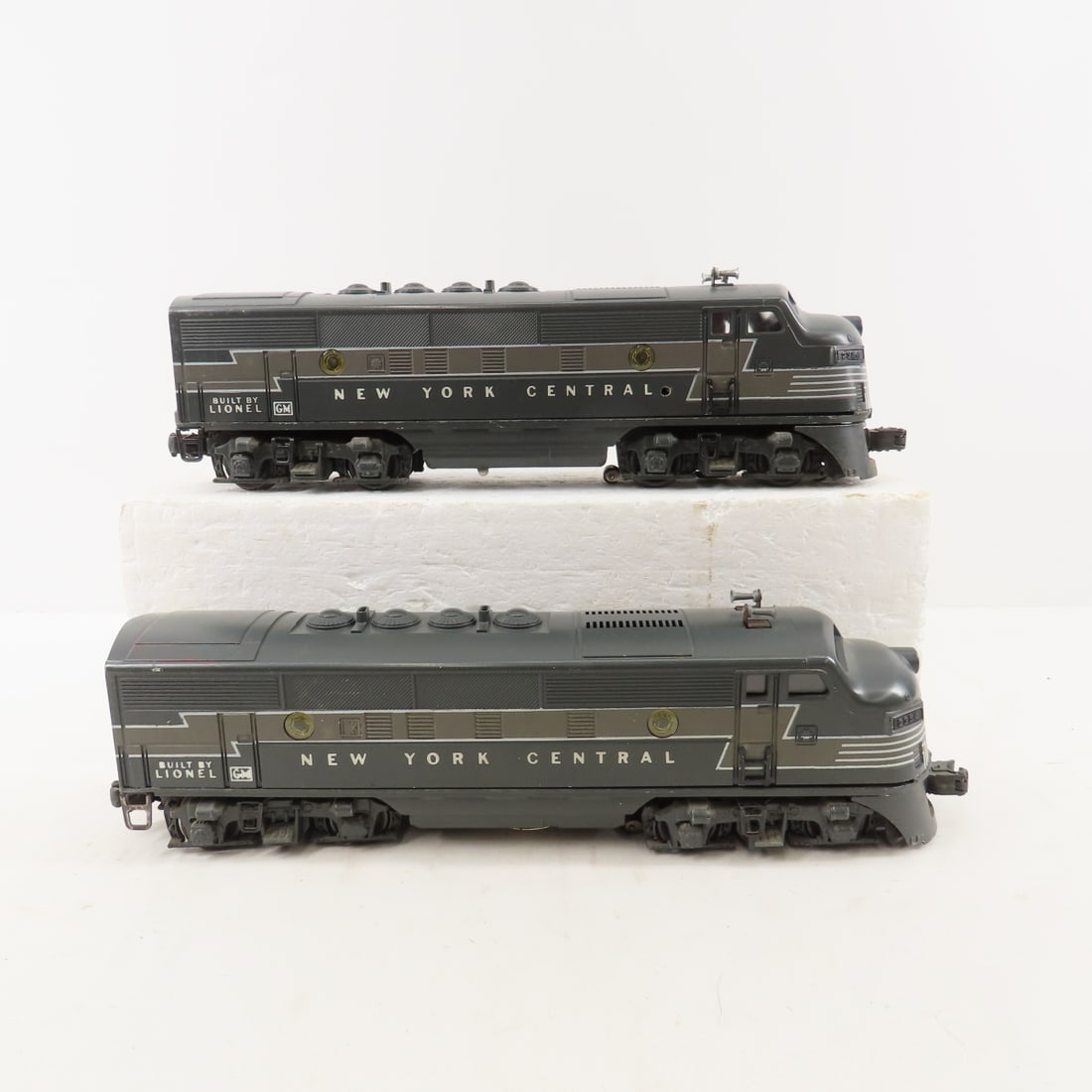 Lionel 2354 NYC Engine & Dummy (1 of 19)