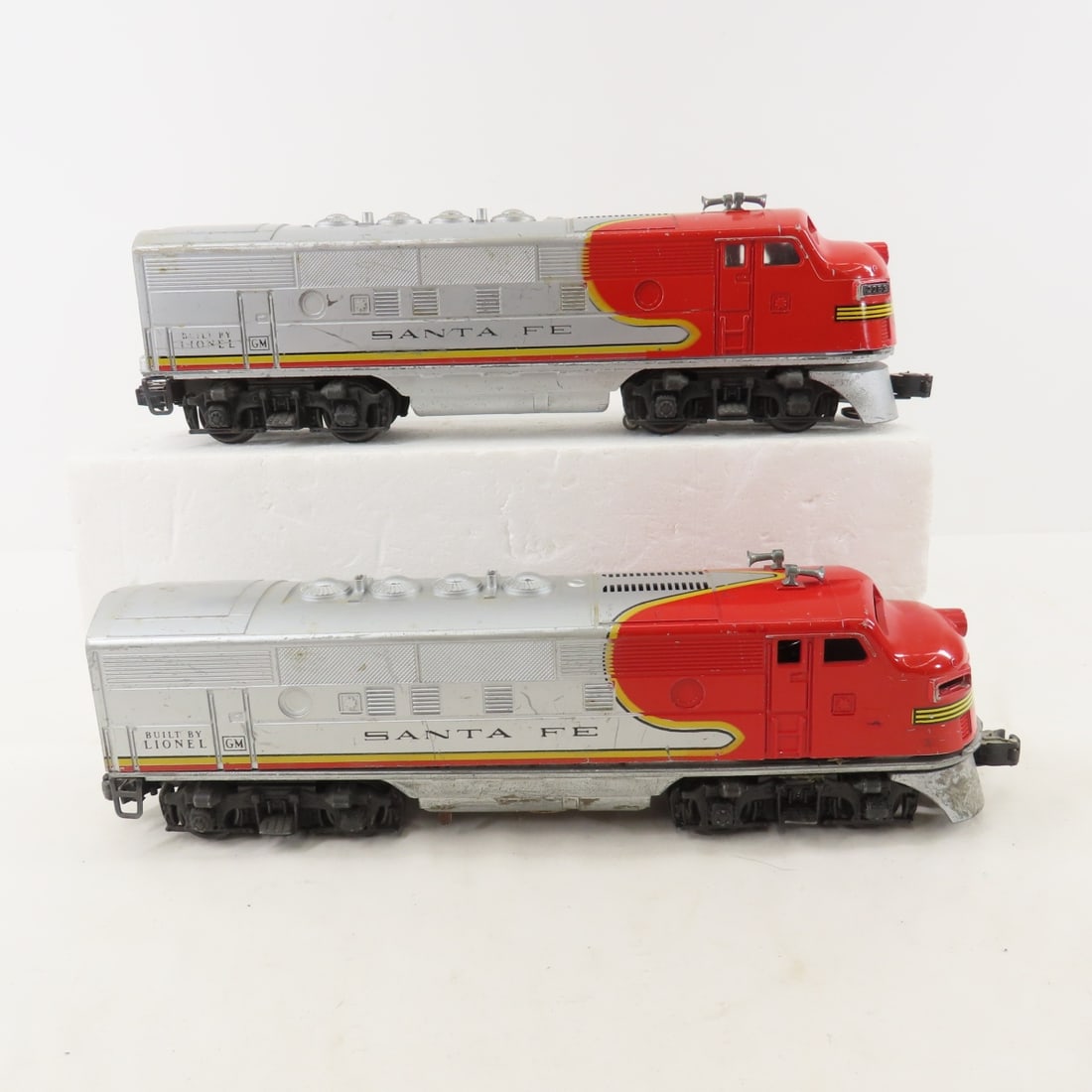 Lionel Santa Fe HO Train Engine & Dummy (1 of 19)
