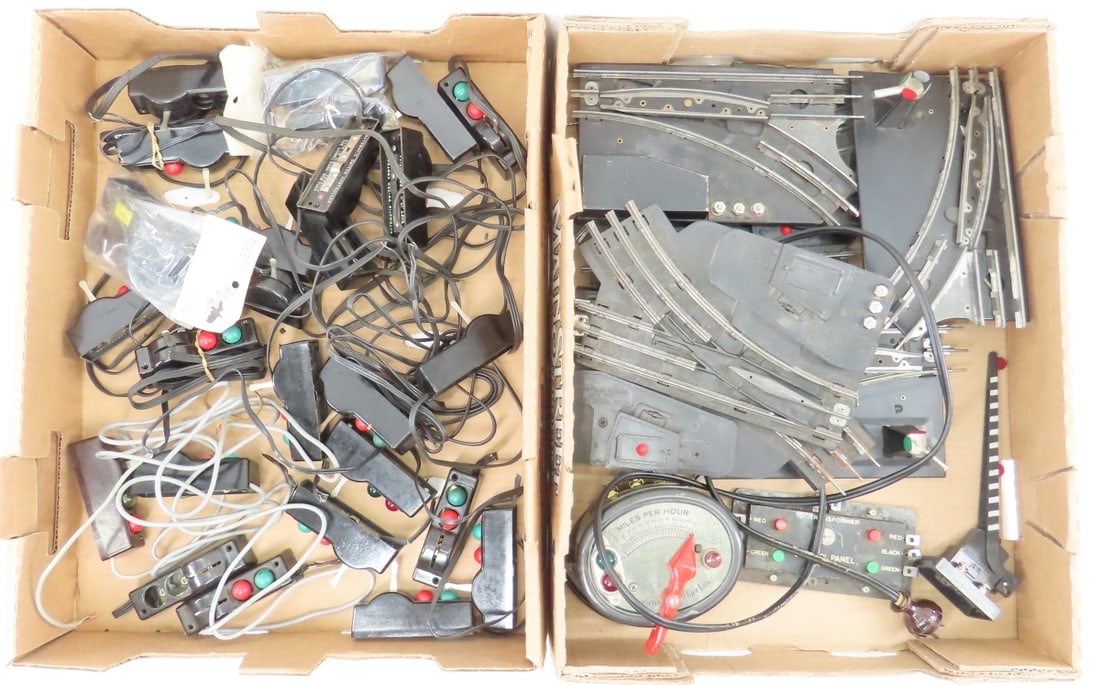 Lionel Switch Controllers, Transformer and More (1 of 7)