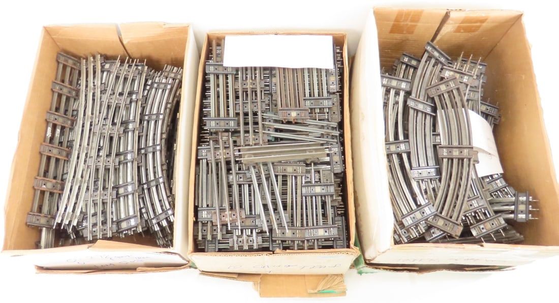 Lionel O Ga. Train Track, Straight, Curved, Short: Lionel O Ga. Train Track, Straight, Curved, Short - All Used Please ask questions and read terms & conditions before bidding.