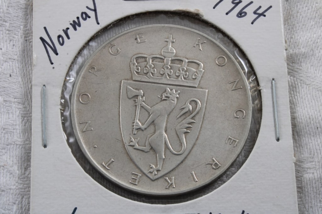 1964 Norway 10 Kroner Coin 90% Silver: 1964 Norway 10 Kroner Coin 90% Silver - As pictured. Please ask questions and read terms & conditions before bidding.