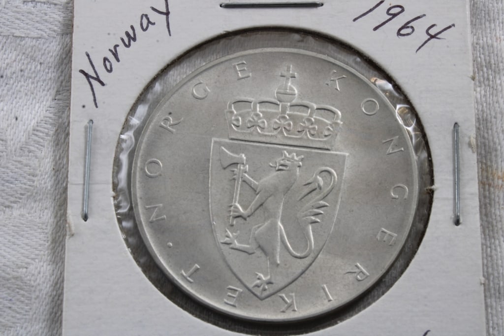1964 10 Kroner Coin Norway 90% Silver: 1964 10 Kroner Coin Norway 90% Silver - As pictured. Please ask questions and read terms & conditions before bidding.