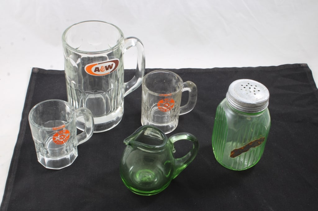 Vaseline Glass Shaker, A&W Root Beer Mugs (1 of 13)