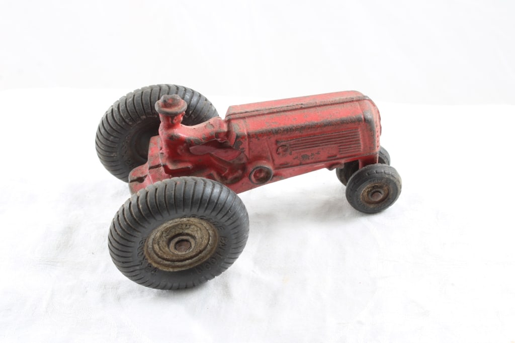 Arcade Cast Iron Tractor with Driver 5 1/4" Long (1 of 9)