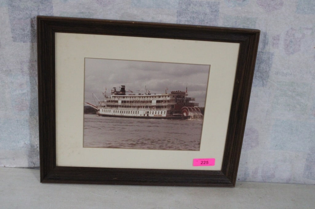 Framed Photograph of Delta Queen Steam/Paddle Boat (1 of 7)