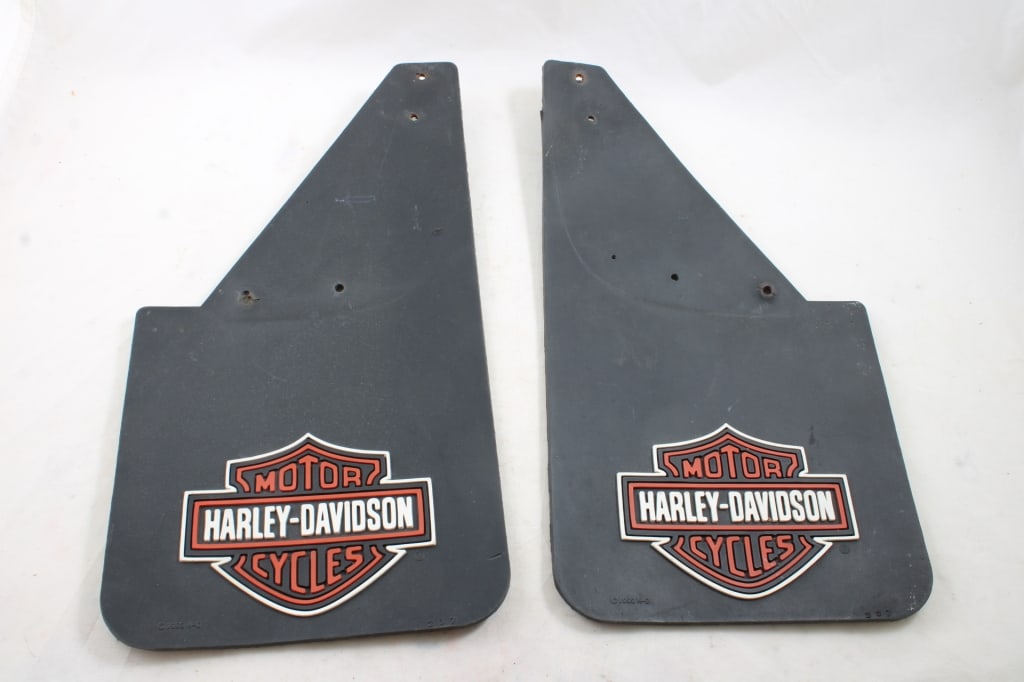 Pair of Harley Davidson Mud Flaps: Pair of Harley Davidson Mud Flaps - As pictured. Please ask questions and read terms & conditions before bidding.