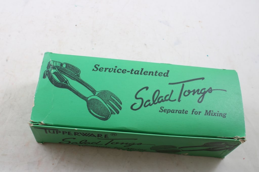 Tupperware Jadeite Green Salad Tongs #113 in Box: Tupperware Jadeite Green Salad Tongs #113 in Box - As pictured. Please ask questions and read terms & conditions before bidding.