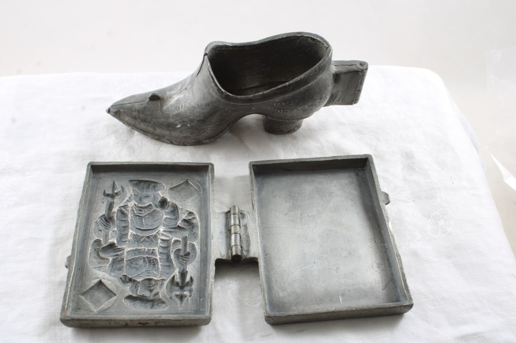 2 Ice Cream/Candy Molds Cast Metal/Pewter (1 of 16)