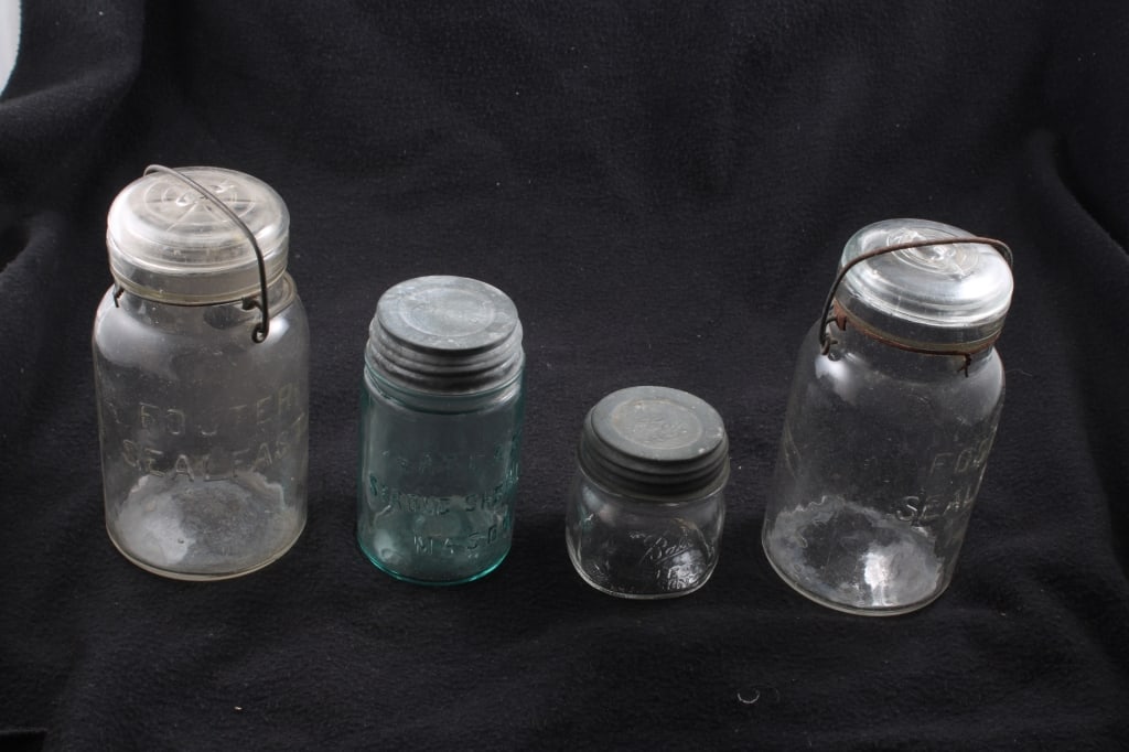 4 Antique Mason/Fruit Jars (1 of 20)