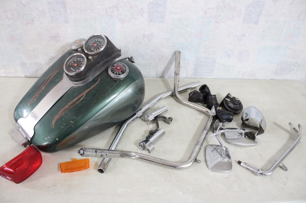 Harley Davidson Gas Tank, Tachometer, Speedometer (1 of 20)